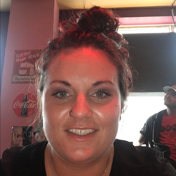 Meet your Posher, Whitney - Picture 1 of 1